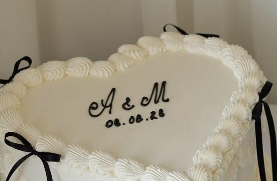 Simple-timeless-and-made-to-celebrate-love-🤍🖤__Vintage-heart-shaped-wedding-cake-delicate-piping-satin-bows